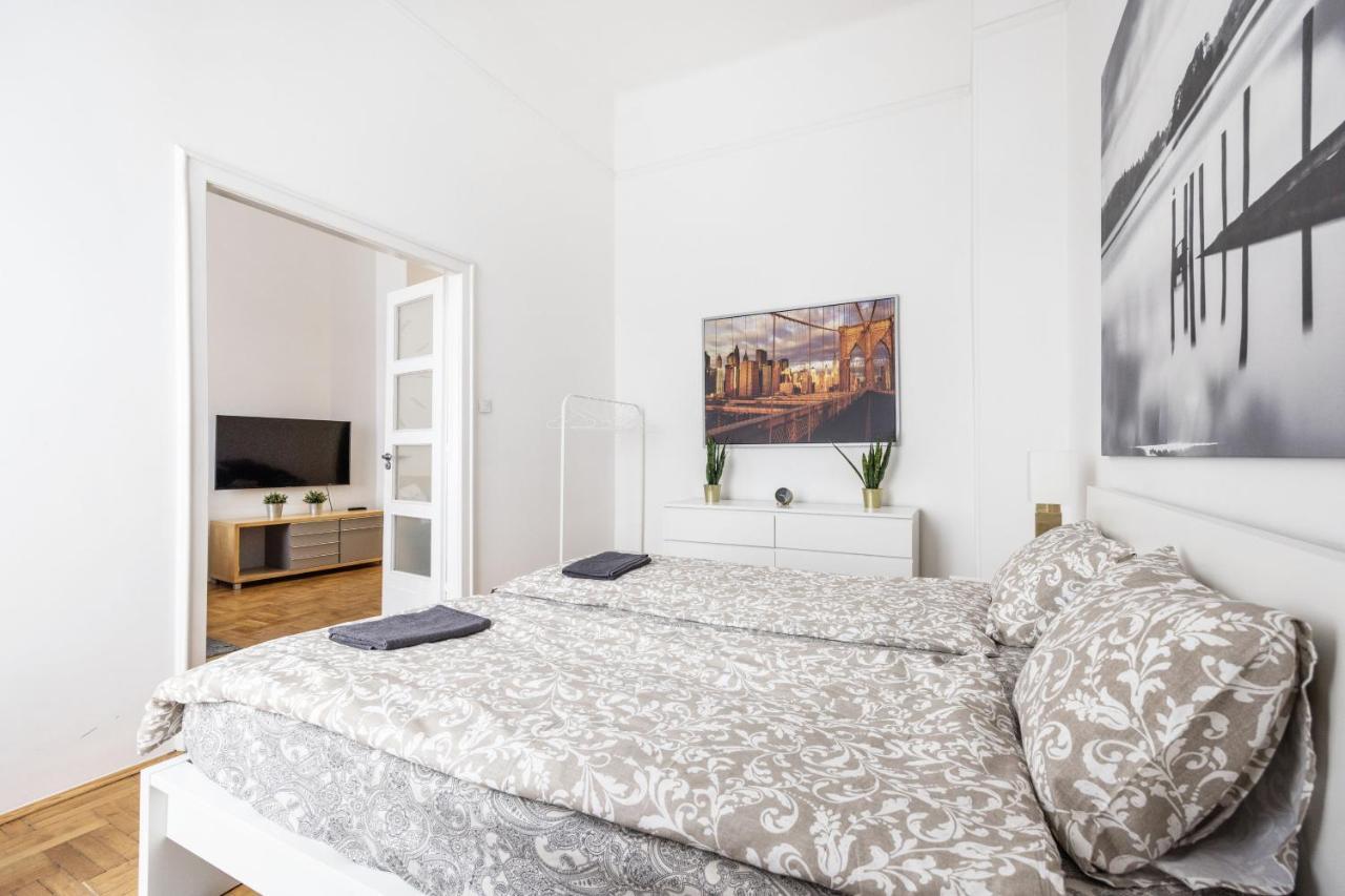 Elegant Apartment In Super Central Location Budapesta Exterior foto